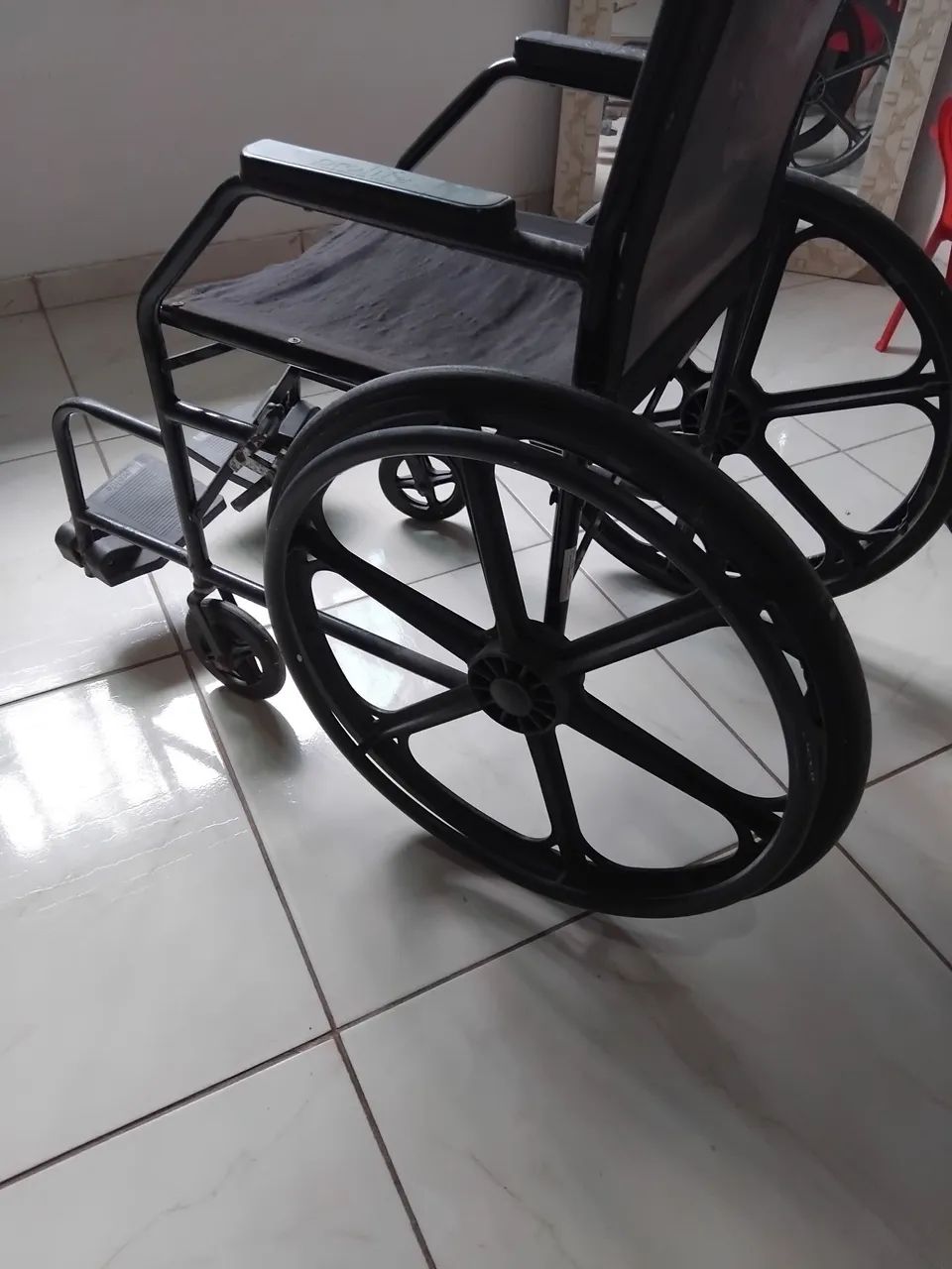 Vendo Cadeira de Roda Prolife - Foto 5