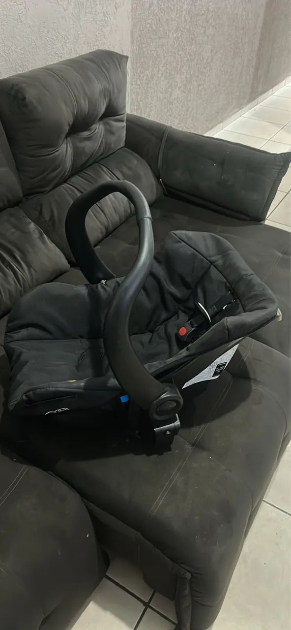 Vendo carrinho de bebê 3 em 1(carrinho Moisés com bebê conforto )