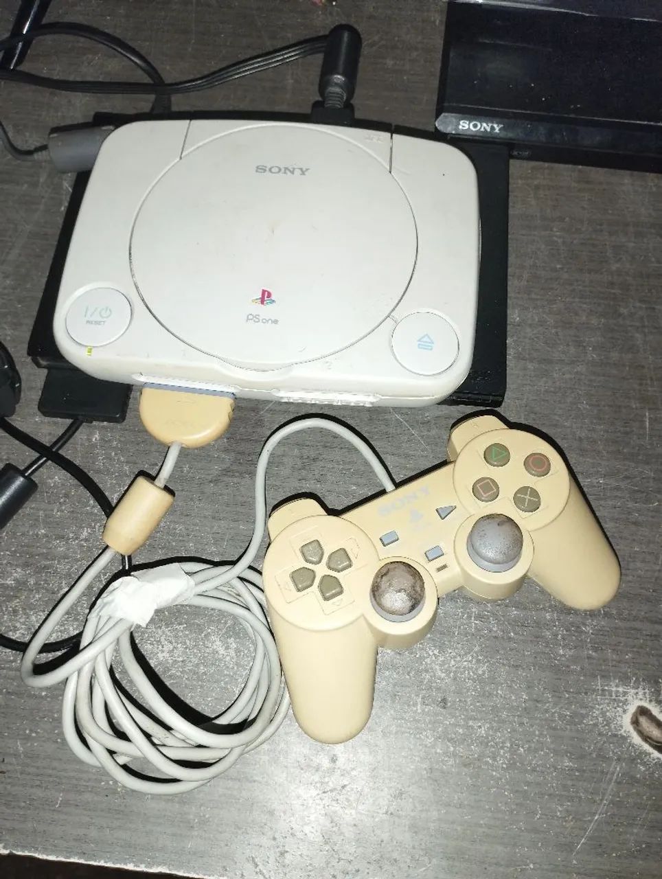Playstation 1 com 1 controle 