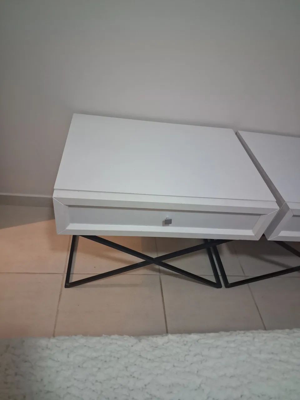 2 mesas cabeceira de luxo branca 