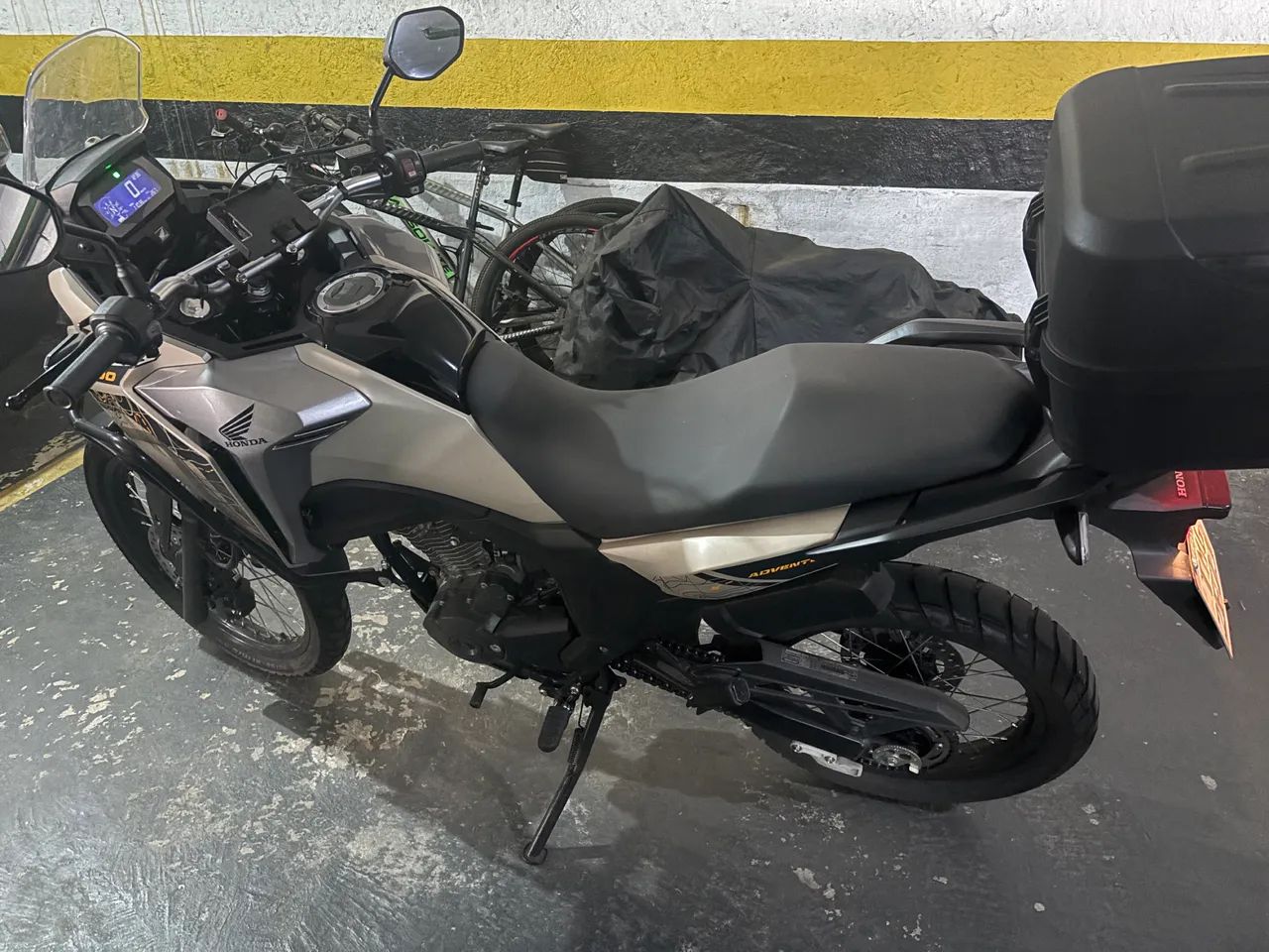 Sahara 300 ADV bege 2025