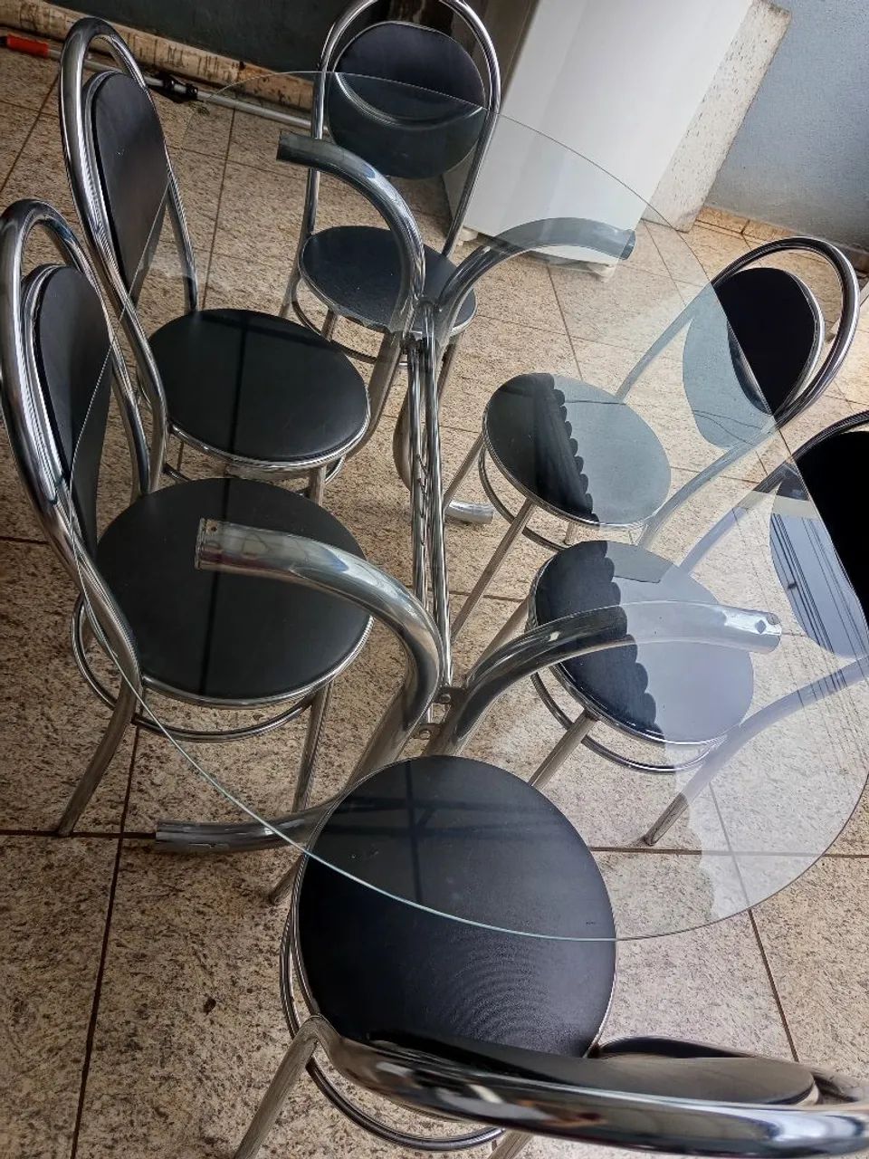 Mesa com 6 cadeiras 