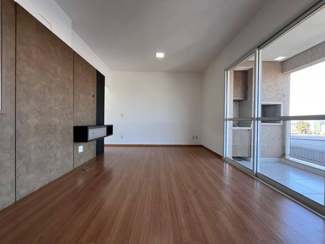 Apartamento à venda com 2 dormitórios, 70 m² e 1 vaga no Edifício Victoria Parque | Gleba 