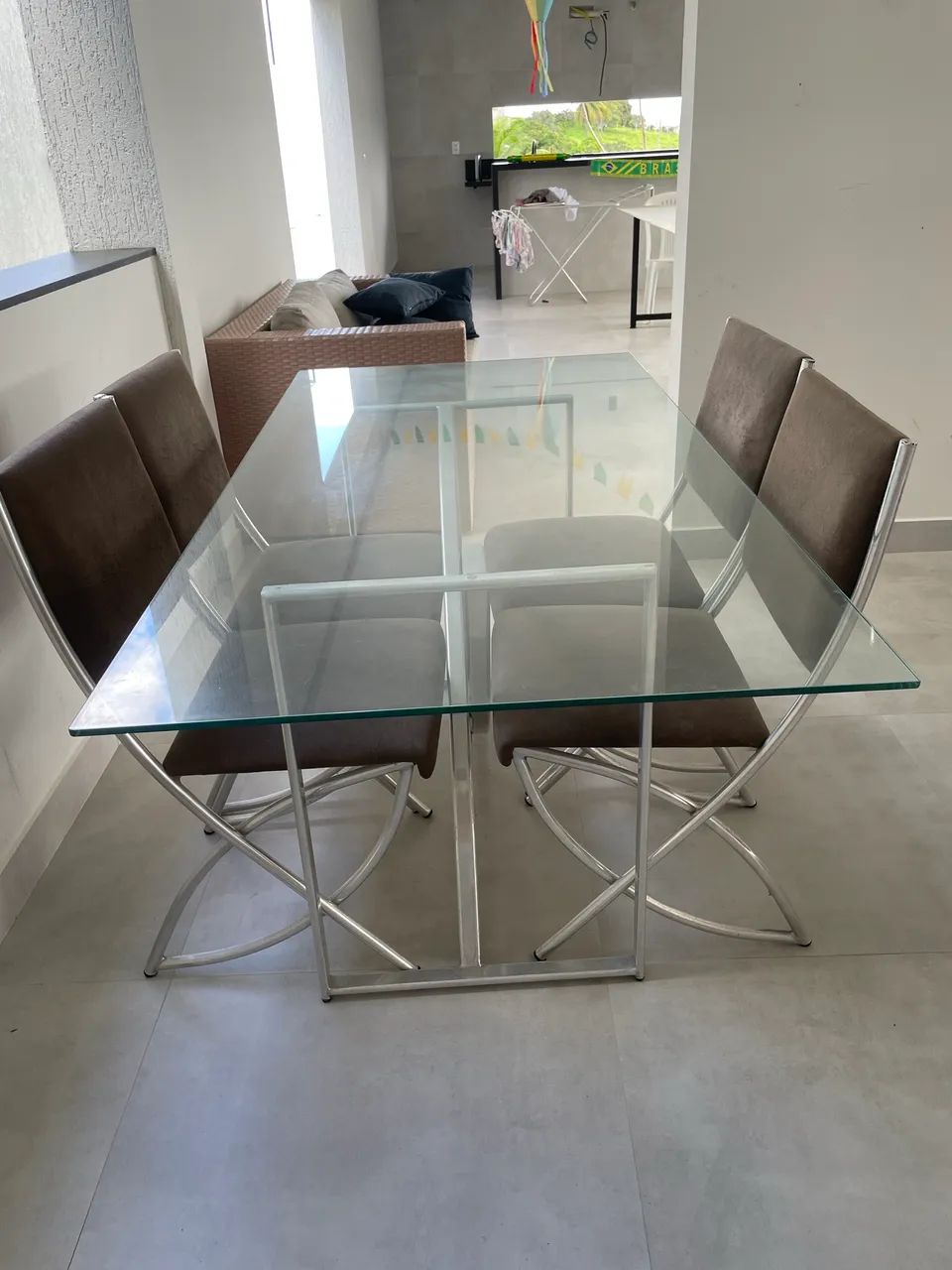 Mesa vidro e inox , acompanha  6 cadeiras  - Foto 3