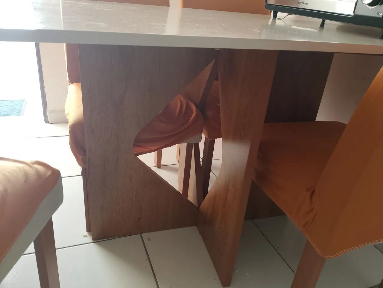 Apenas a mesa sem as cadeiras  - Foto 2