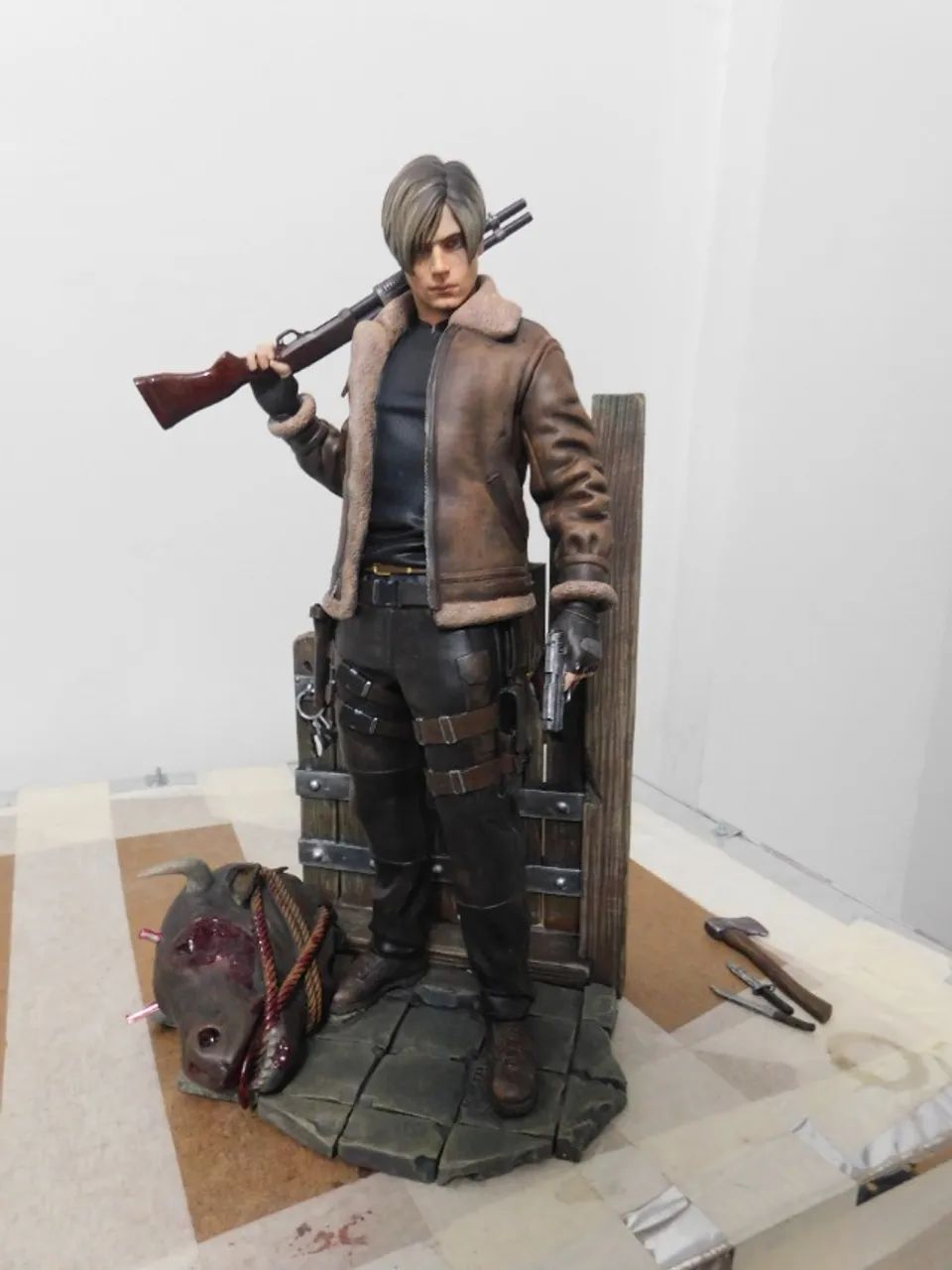 Action Figure Leon Kennedy Resident Evil 
