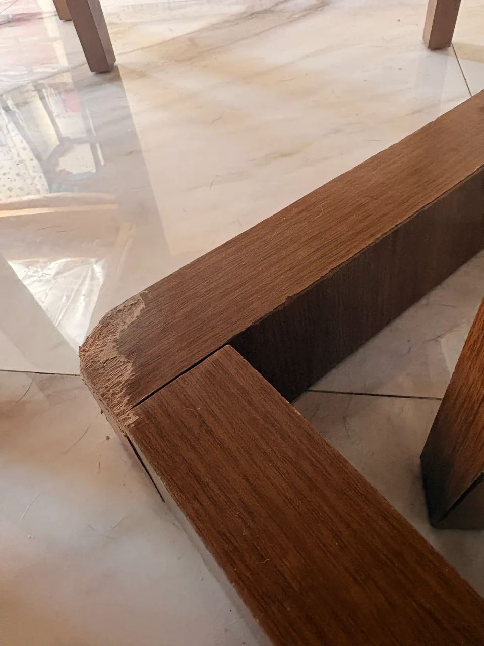 Mesa de tampo de vidro e madeira com 6 cadeiras - Foto 4
