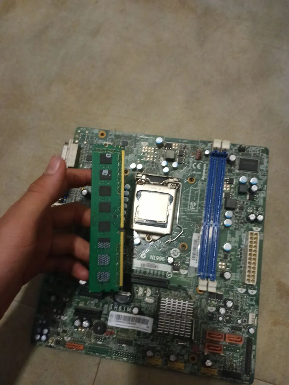 Placa mãe com um Pente de memória ram e processador Intel core i5 -3330 - Foto 2