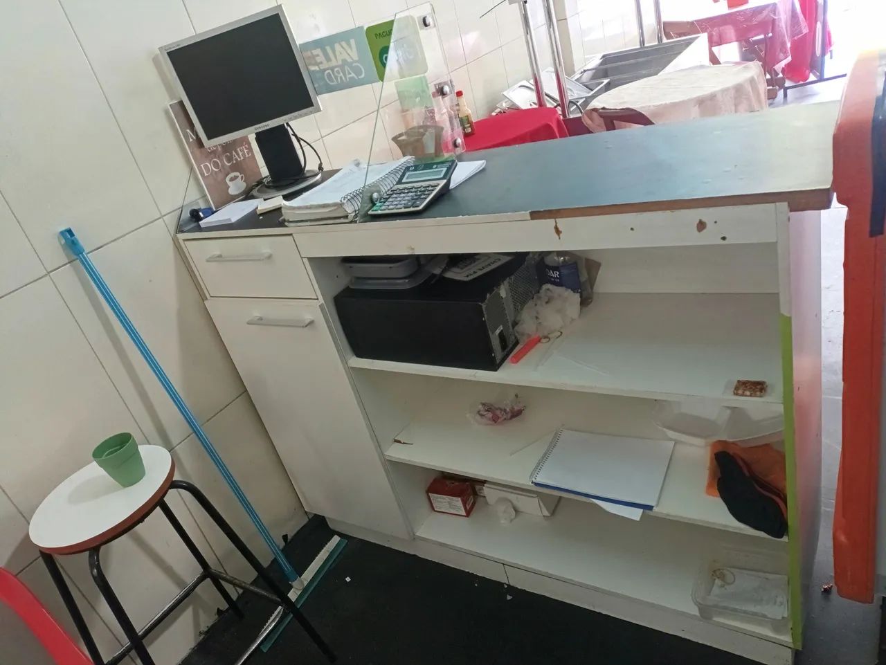 Balcão e caixa de MDF