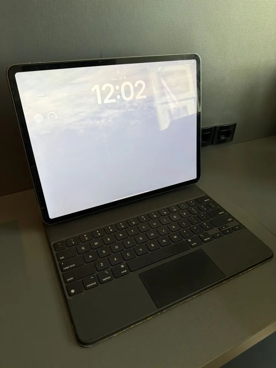 iPad Pro 12,9 - 4ª Geração - 128 GB + Magic Keyboard