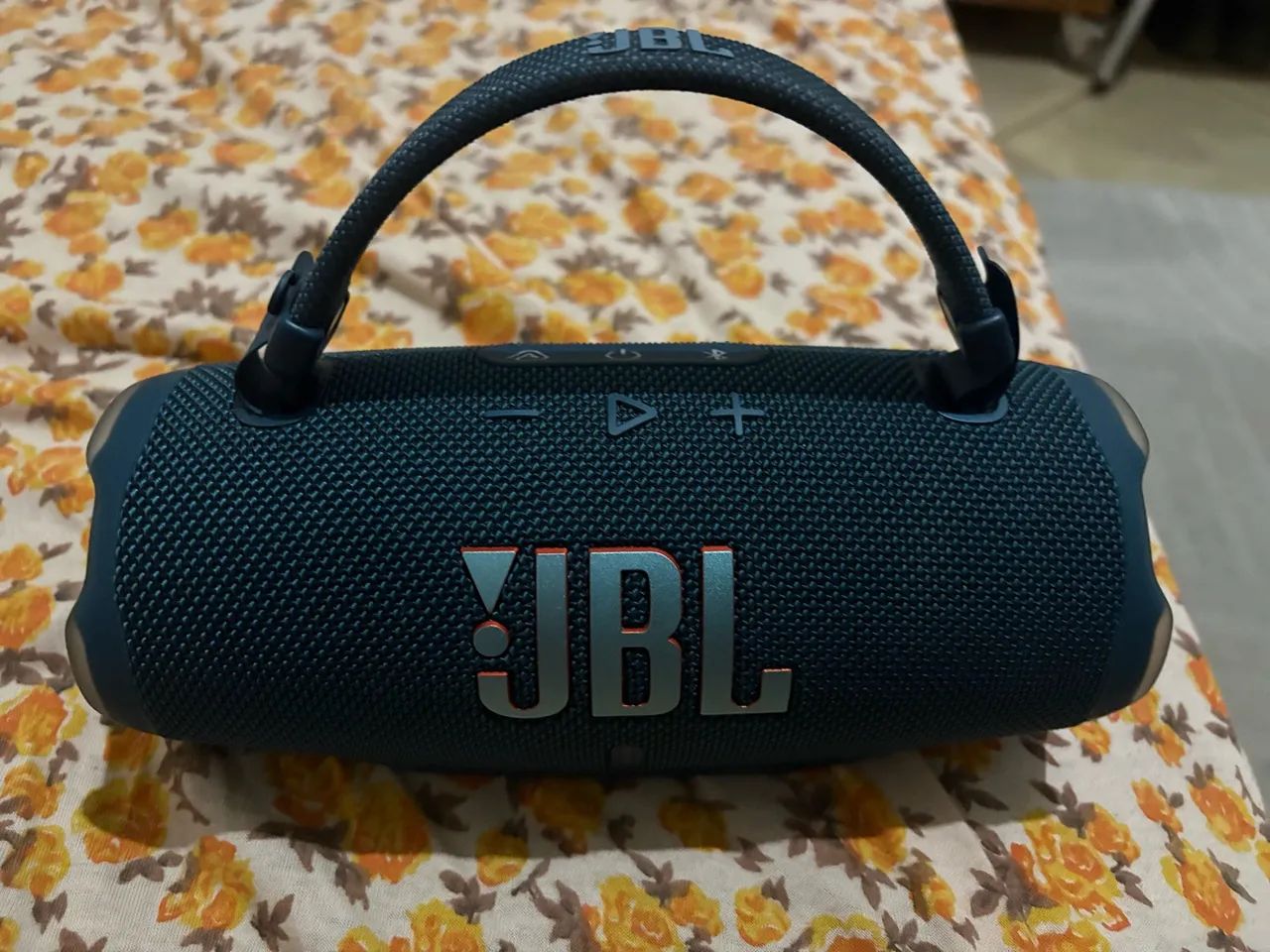 Caixa de som JBL charge 6