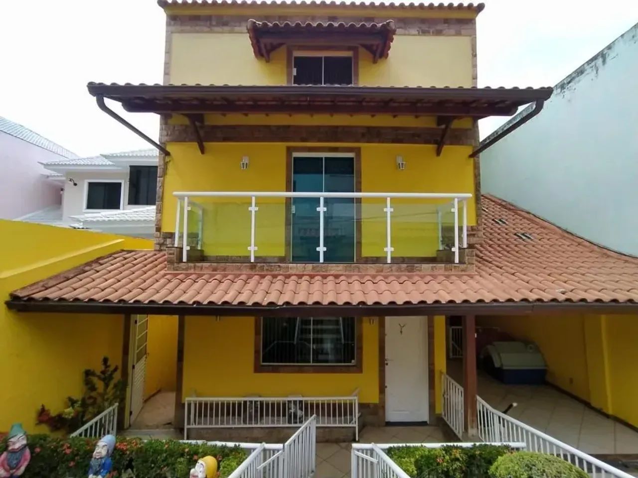 Casa duplex com 200m², 3 quartos sendo 2 suítes à venda