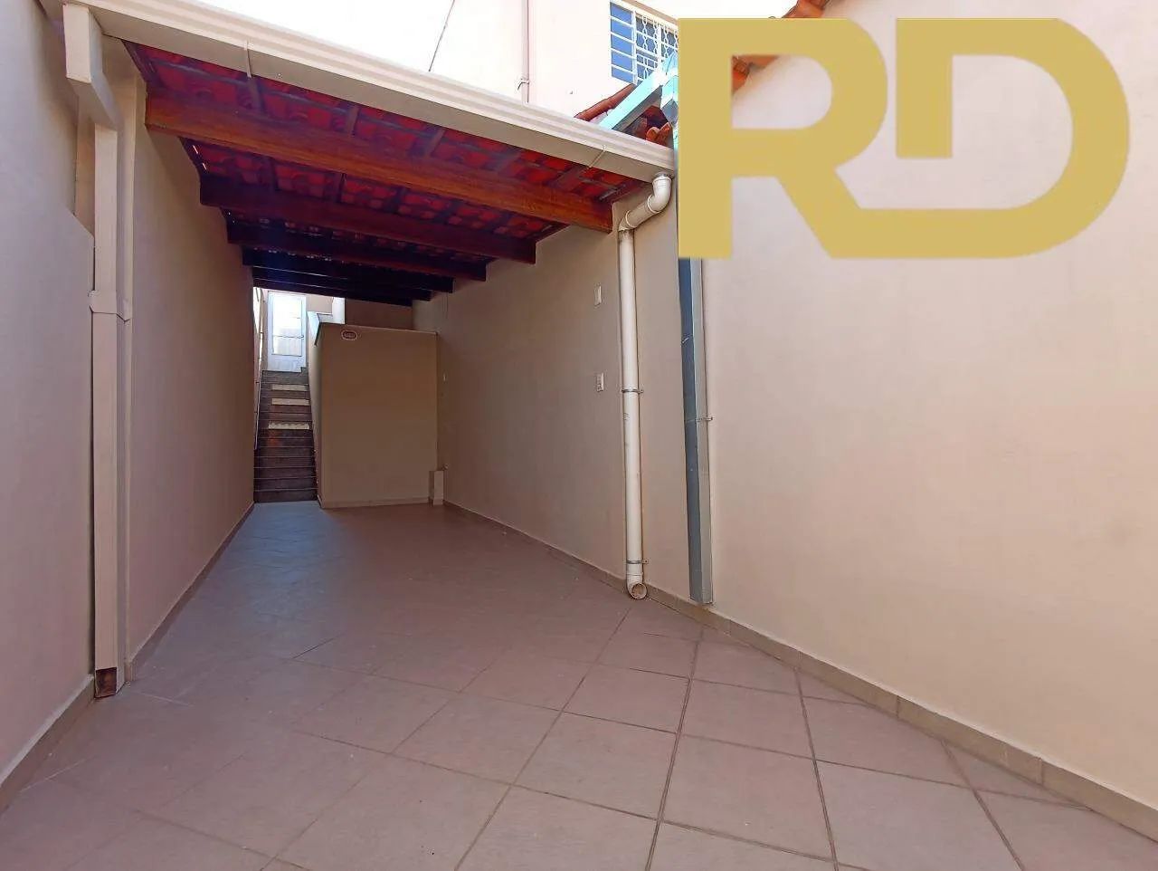 Casa de 05 quartos e 02 vagas de garagem - Foto 4