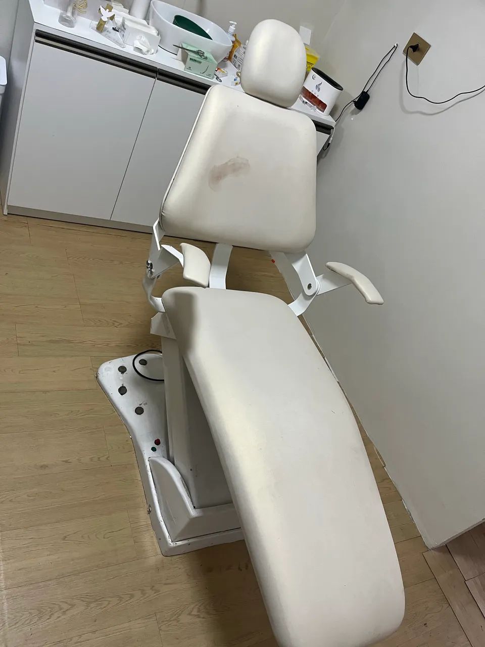 Vendo cadeira de estética/odonto - Foto 4