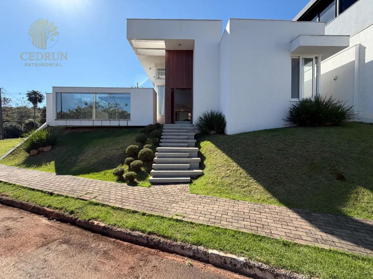 Casa à venda e para alugar em Maringá, Chácaras Aeroporto, com 4 quartos, com 242 m² - Foto 2