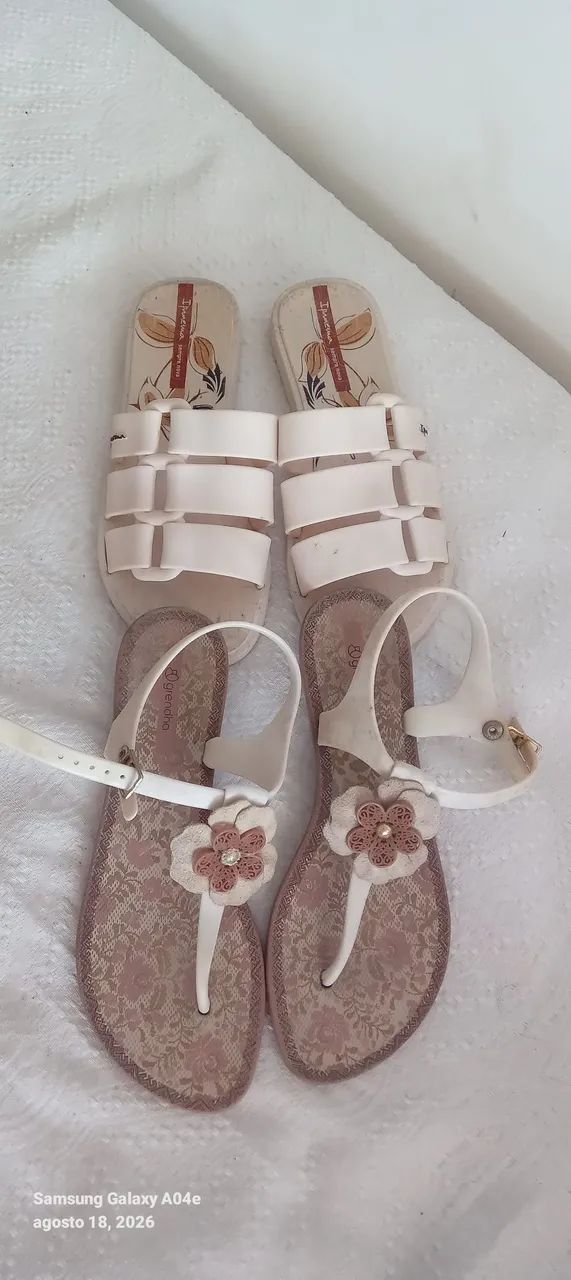 6 Lindos  pares de sandálias de plástico. - Foto 3