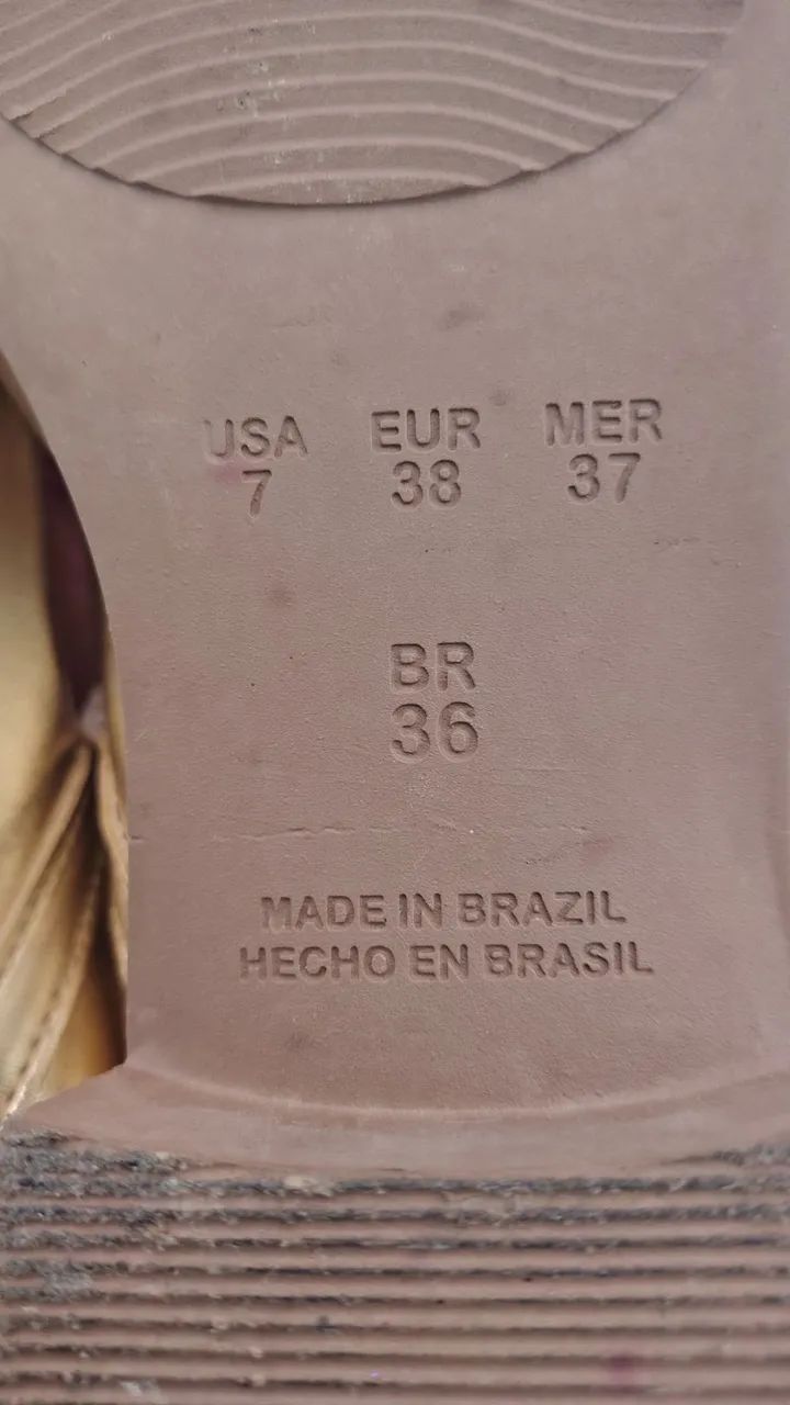 Sapatilha boneca dourada número 35 e bolsa de alta dourada pequena - Foto 4