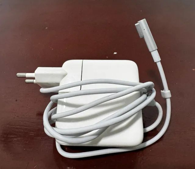 Carregador MacBook Pro 45w (usado)