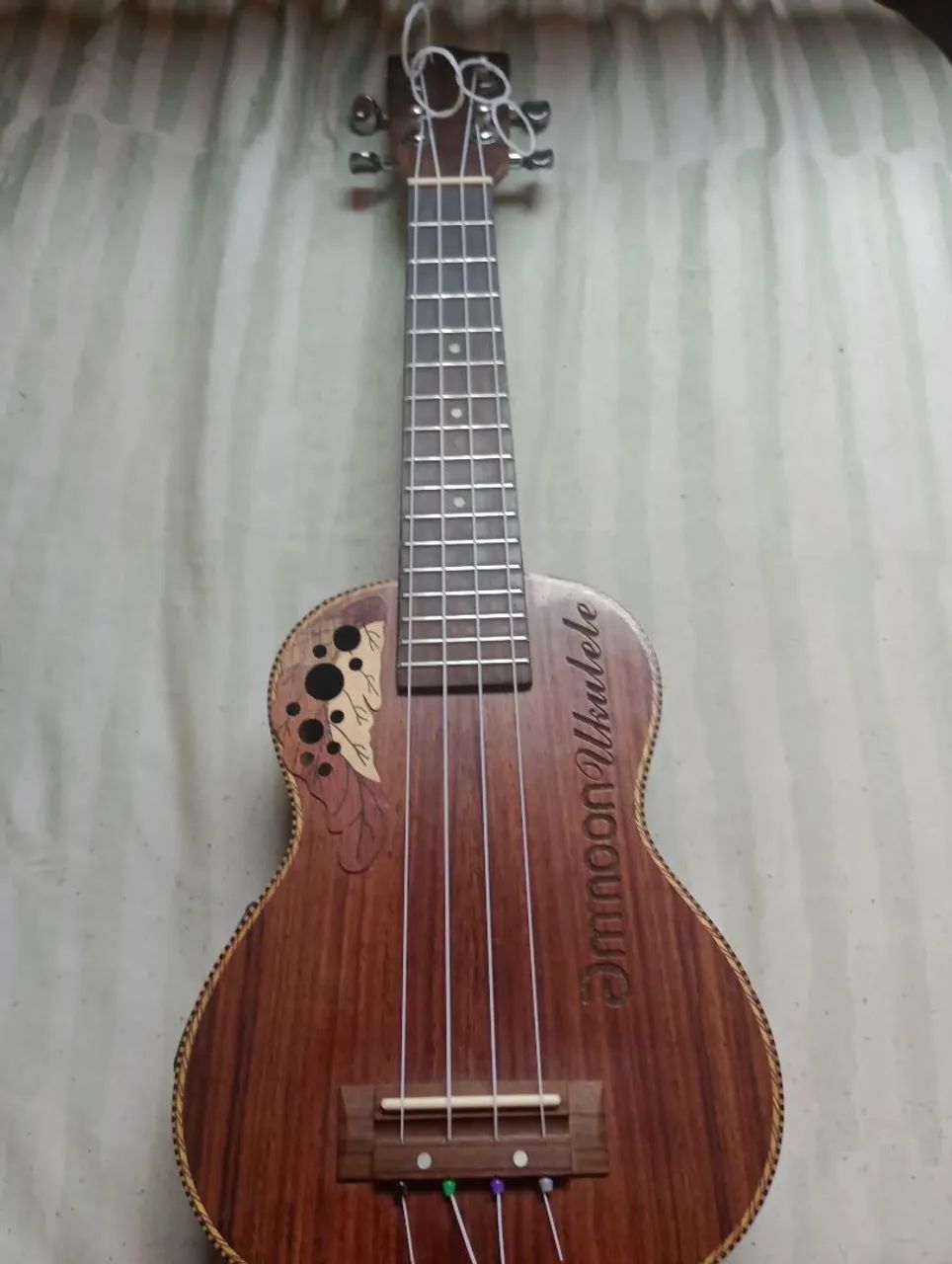 Ukelele eletrico 
