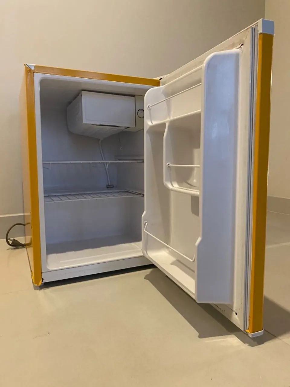 Frigobar Philco 68l 127V - Foto 2