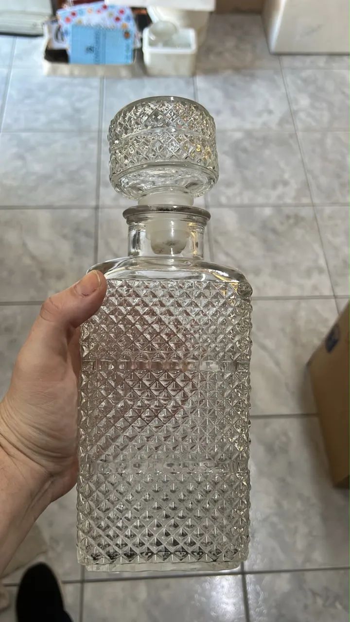 Garrafa de vidro antiga 