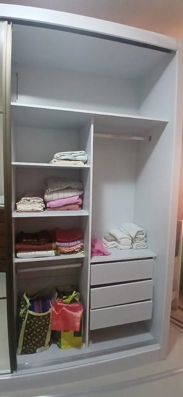 GUARDA-ROUPA COM ESPELHO ESPAÇOSO - Foto 3