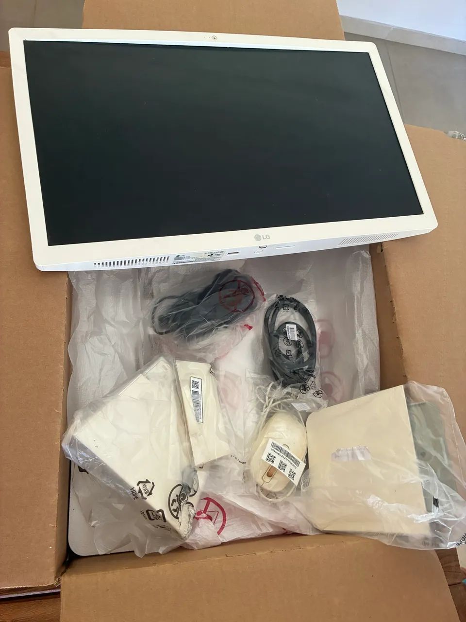 Computador LG all in one modelo 22v280: grátis roteador Intelbras win300, novo. - Foto 2