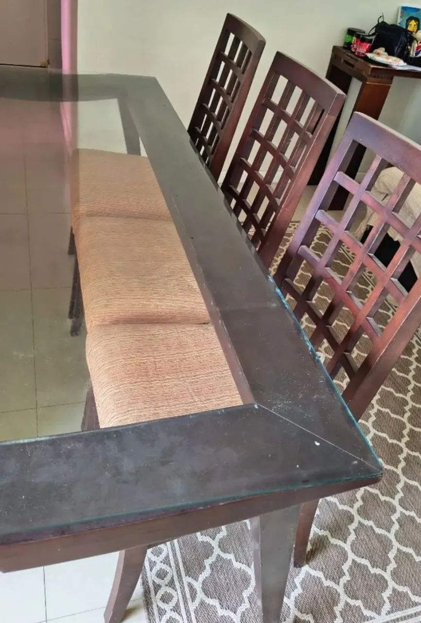 Mesa de jantar com 6 cadeiras 