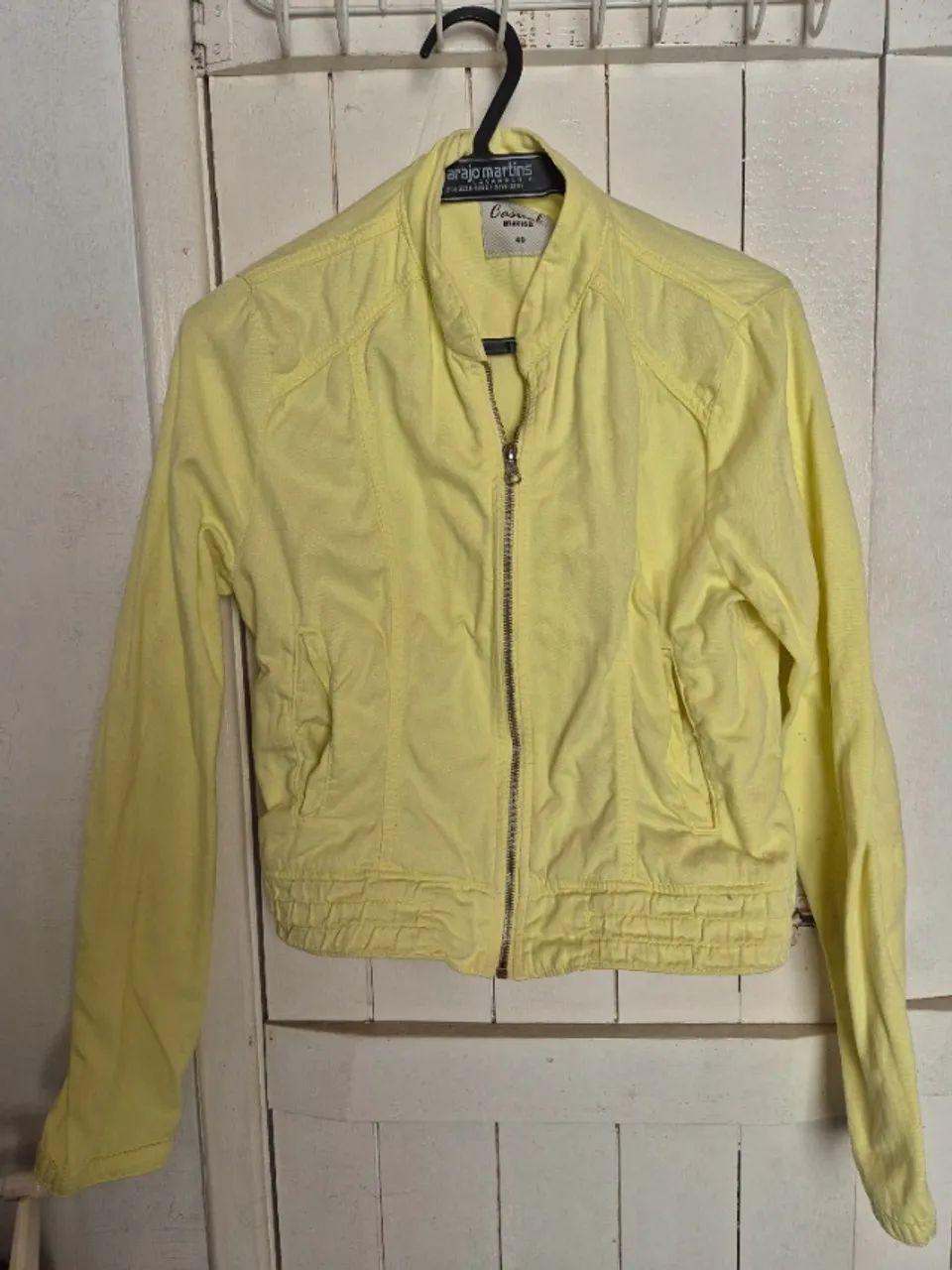 Jaqueta feminina em tom amarelo  - Foto 2