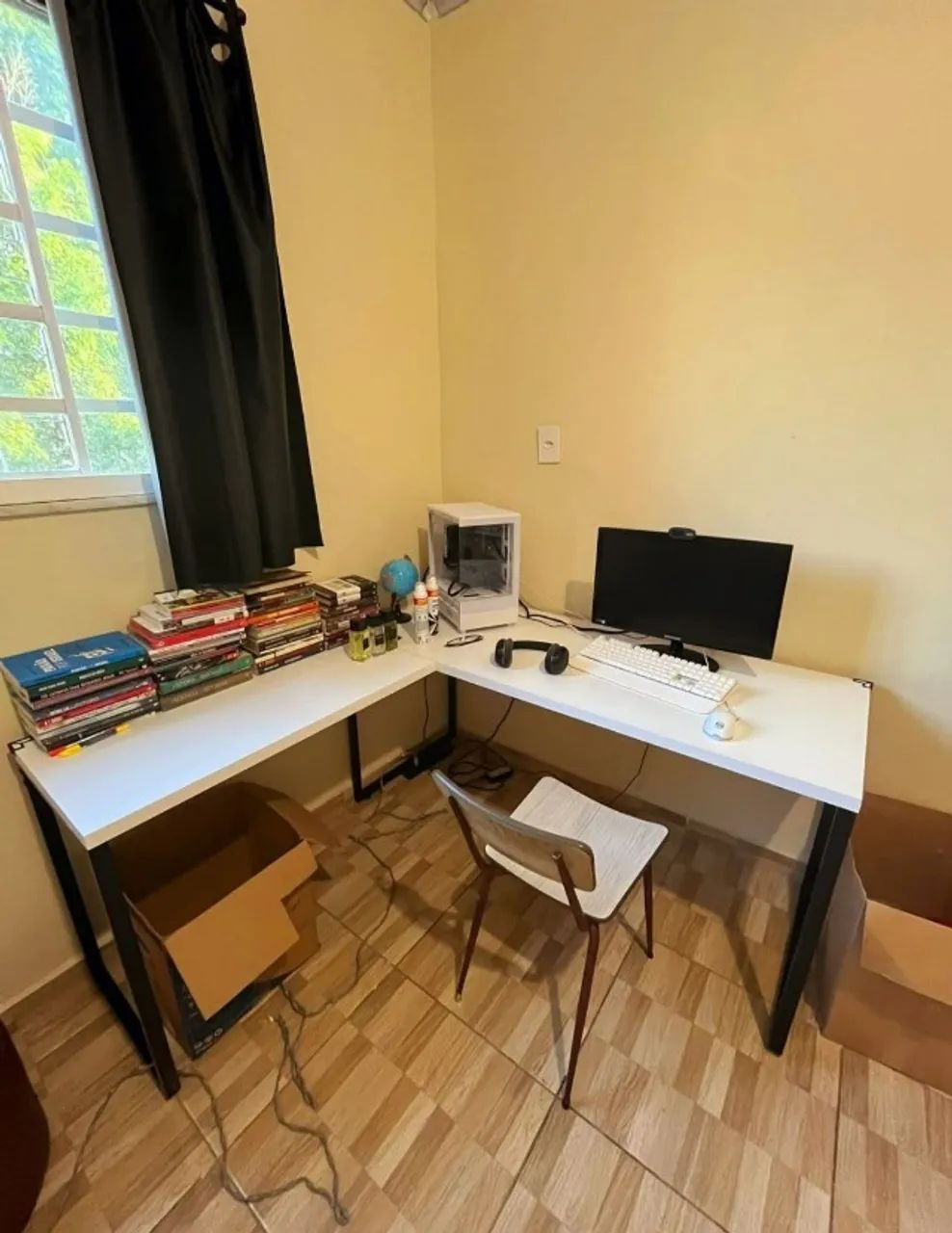 Mesa Multifuncional Semi Nova.