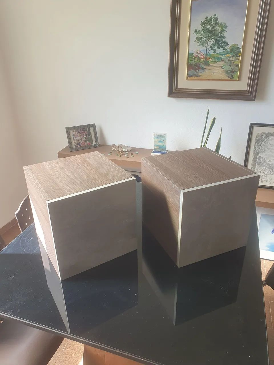 2 nichos de parede com porta quadrado