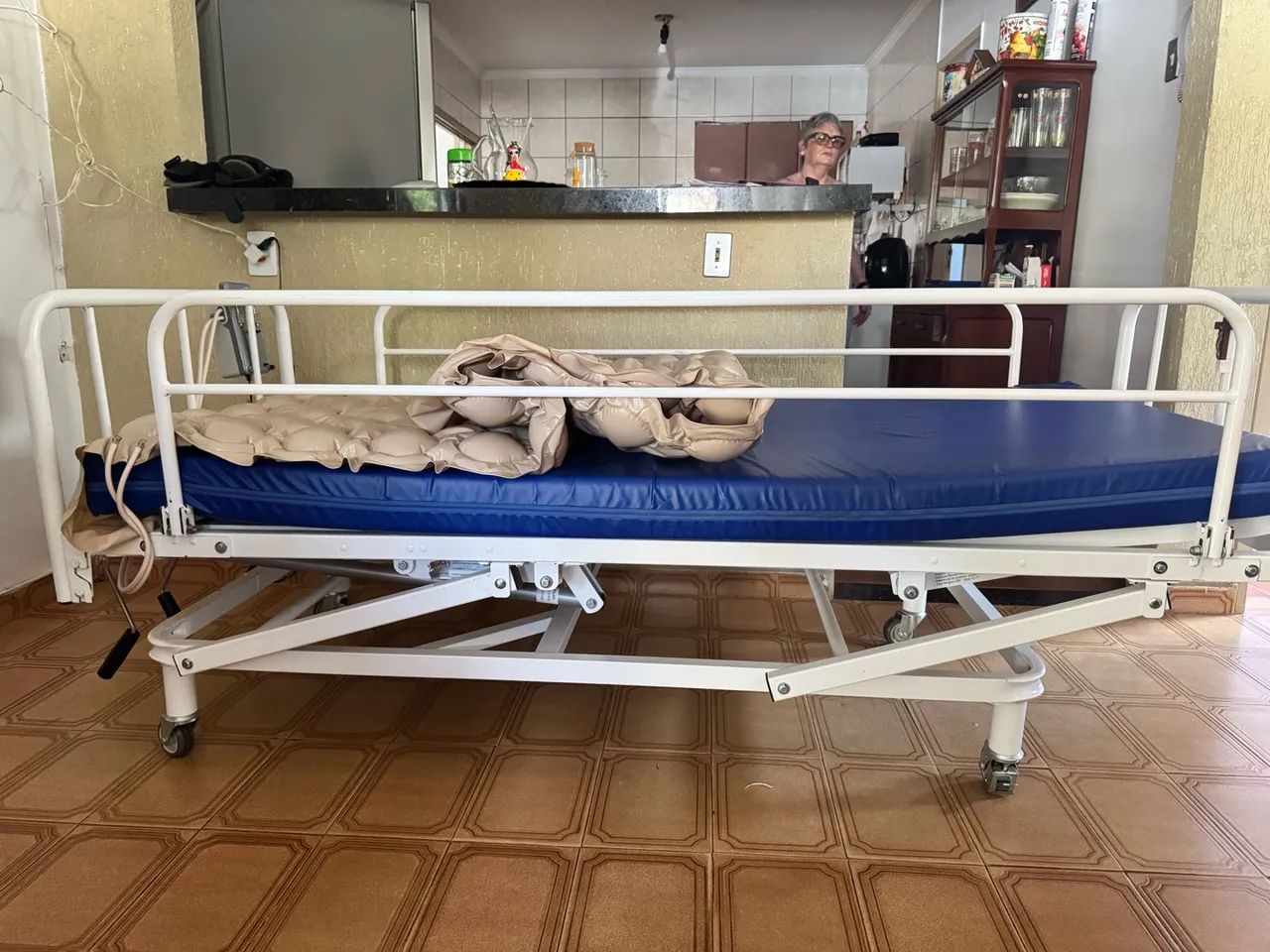 Cama Hospitalar com movimentos Eletricos - Foto 5