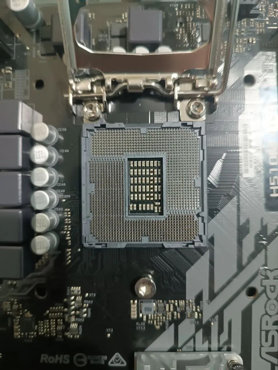 Placa mãe ASROCK H510m-cvs com 1 pino quebrado resto perfeito  - Foto 2