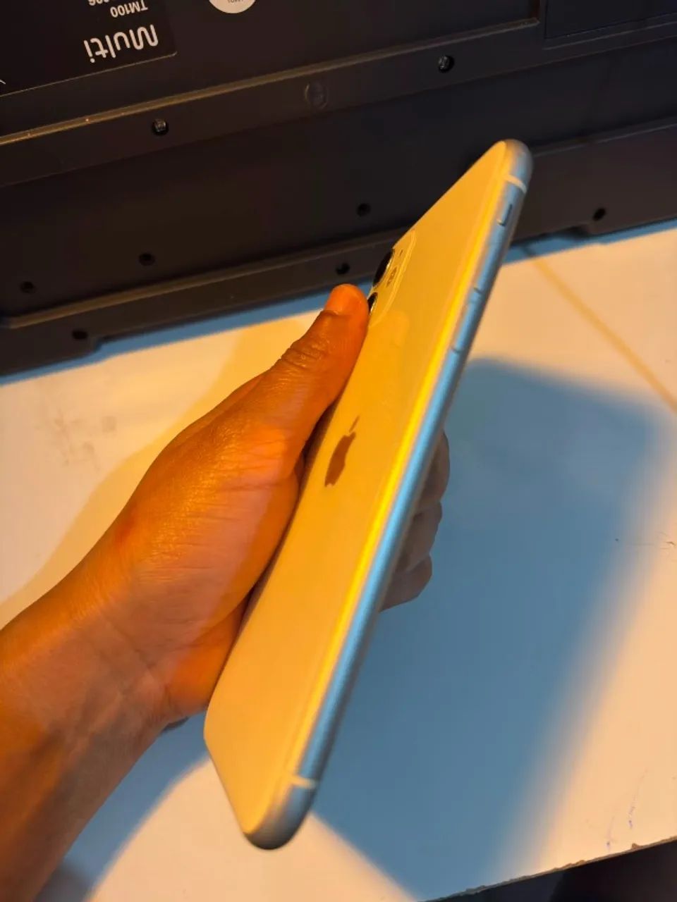 IPhone 11 - 64GB em perfeito estado - Na caixa - Foto 2