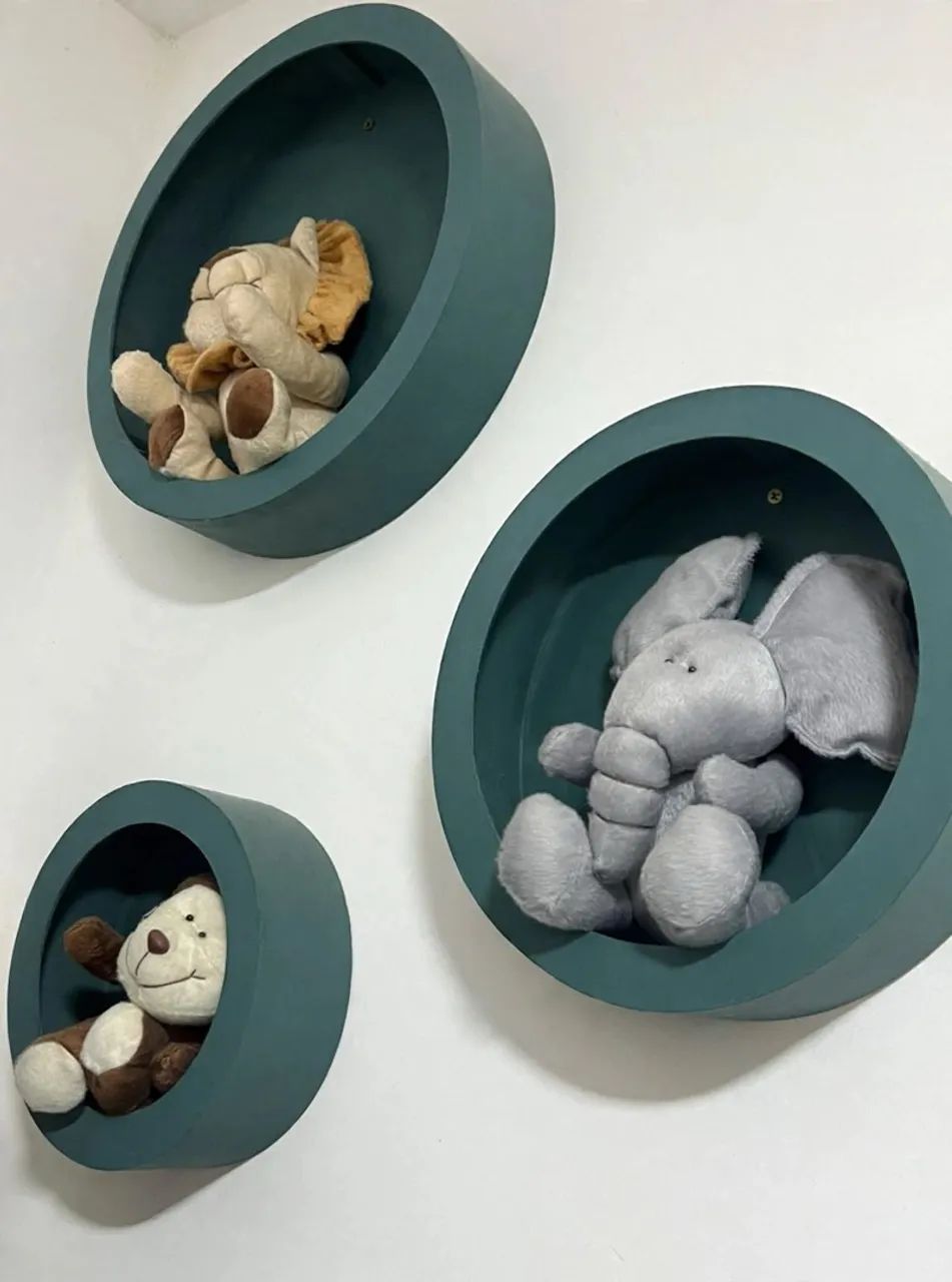 Kit com 3 nichos redondos + pelúcias ?