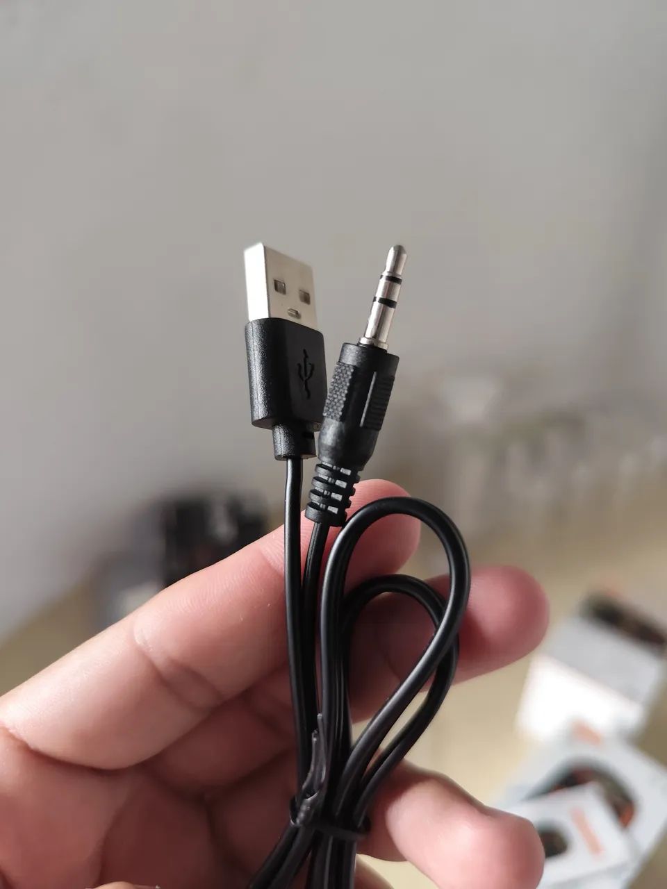 Caixa de som RGB para PC e Notebook  - Foto 4