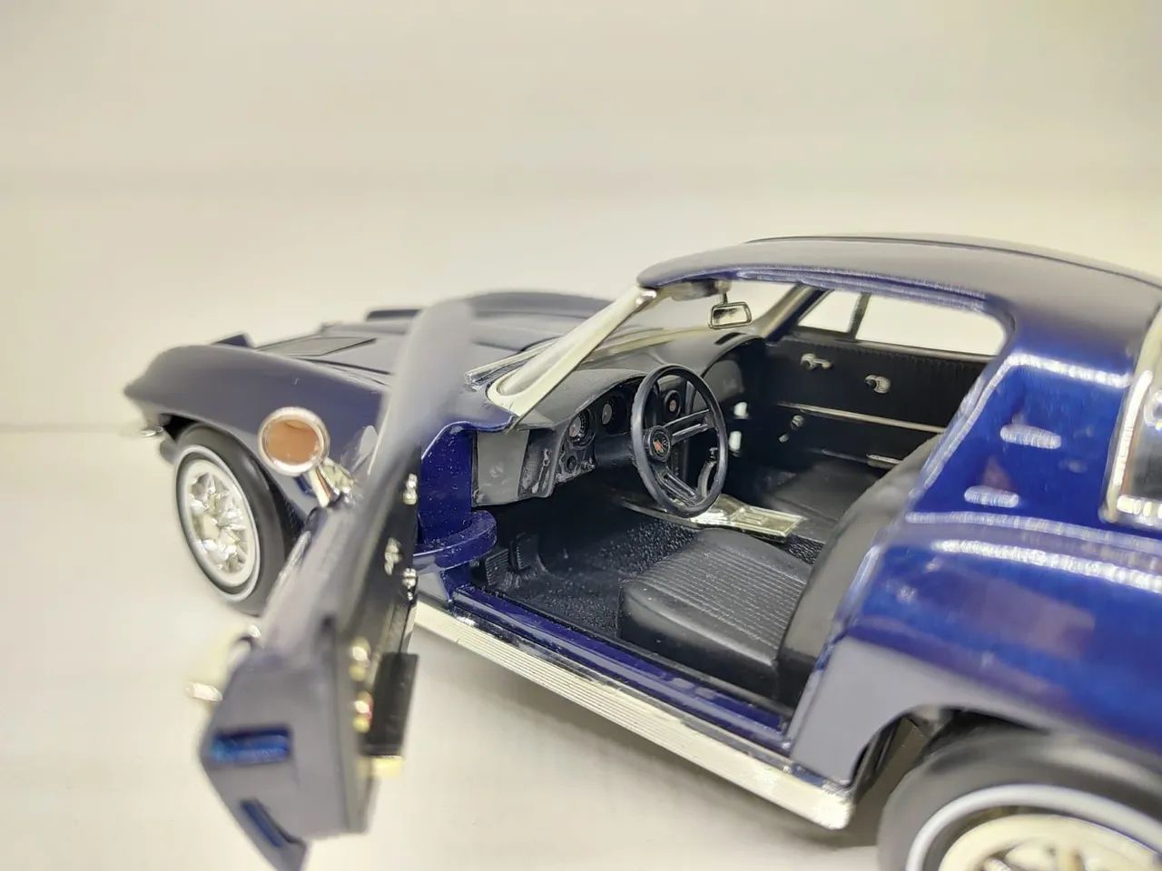 Miniatura Corvette Sting Ray Split Window Coupê 1963 1/18 - Foto 5