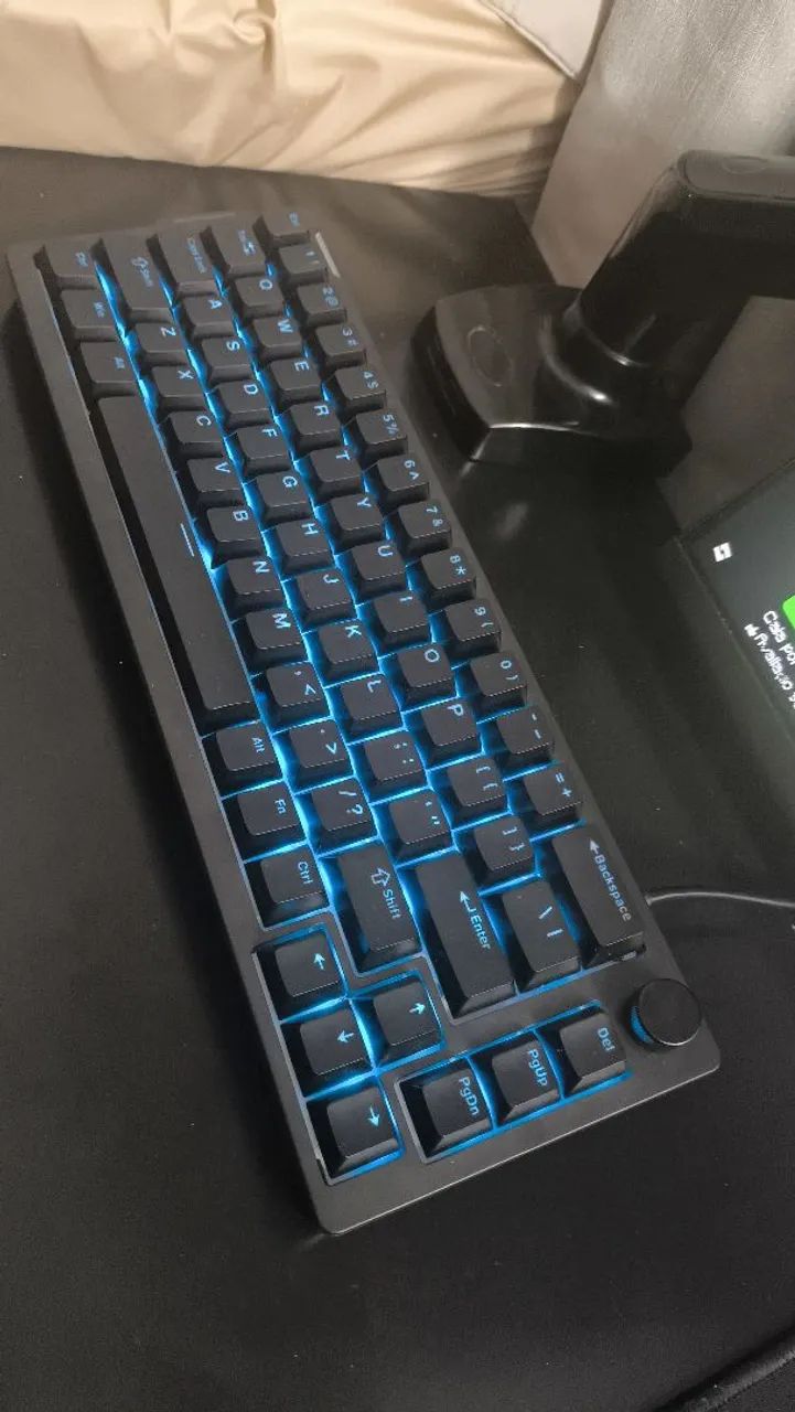 Teclado mecânico 65% furycube v68, 1 mês e meio de uso, - Foto 2