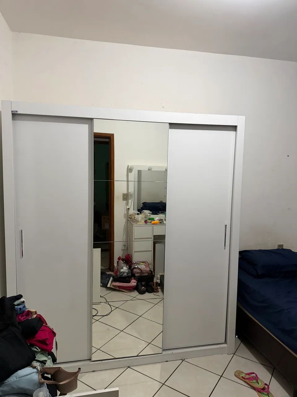 Guarda roupa porta de correr