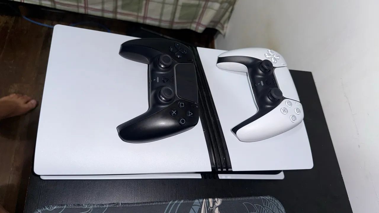 PlayStation5 pro 1TB COM DOIS CONTROLES