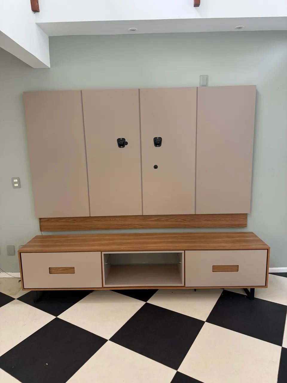 Bancada com Painel para TV até 75" com LED