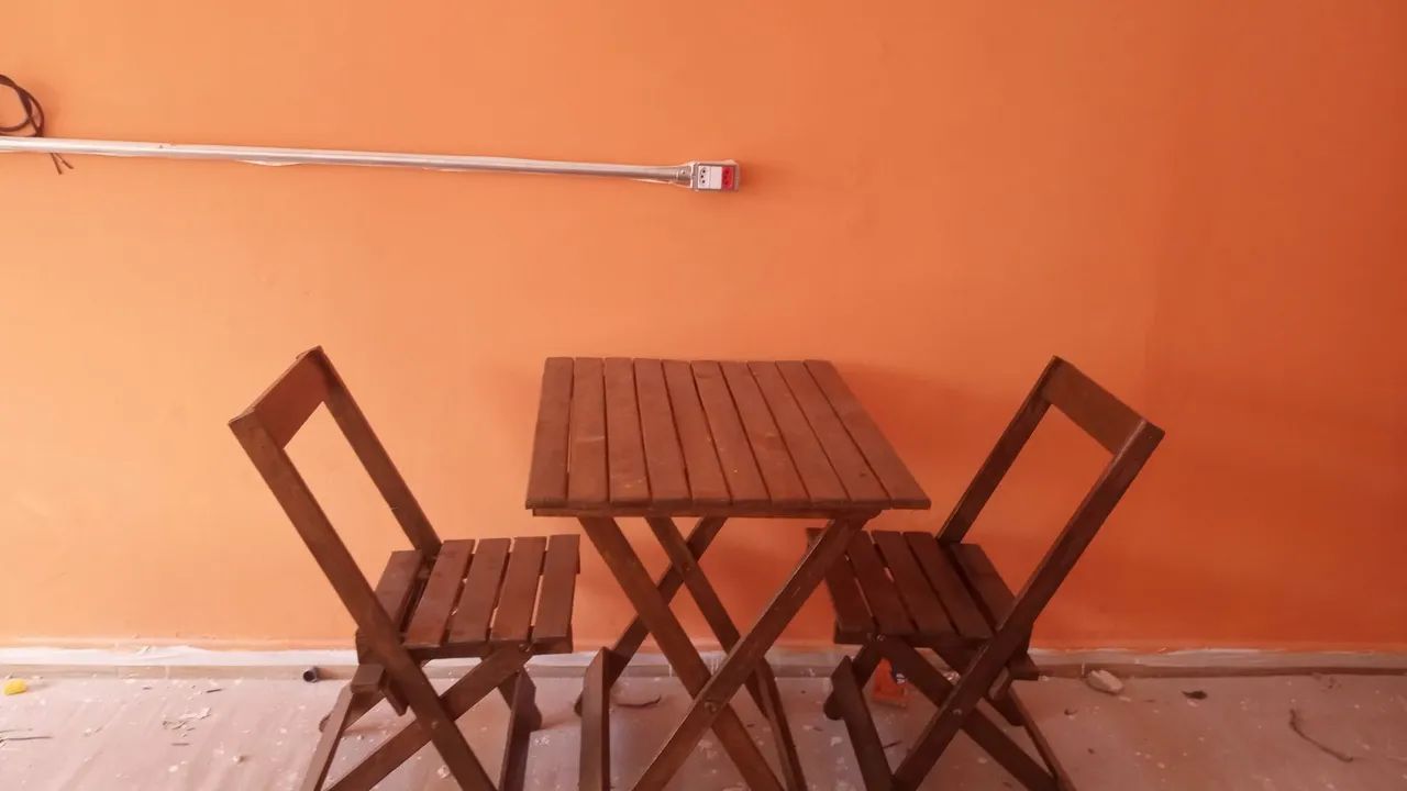 Conjunto de mesa e cadeiras dobráveis  - Foto 2