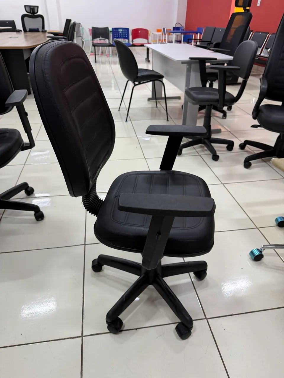 Cadeira executiva alta nova  - Foto 2