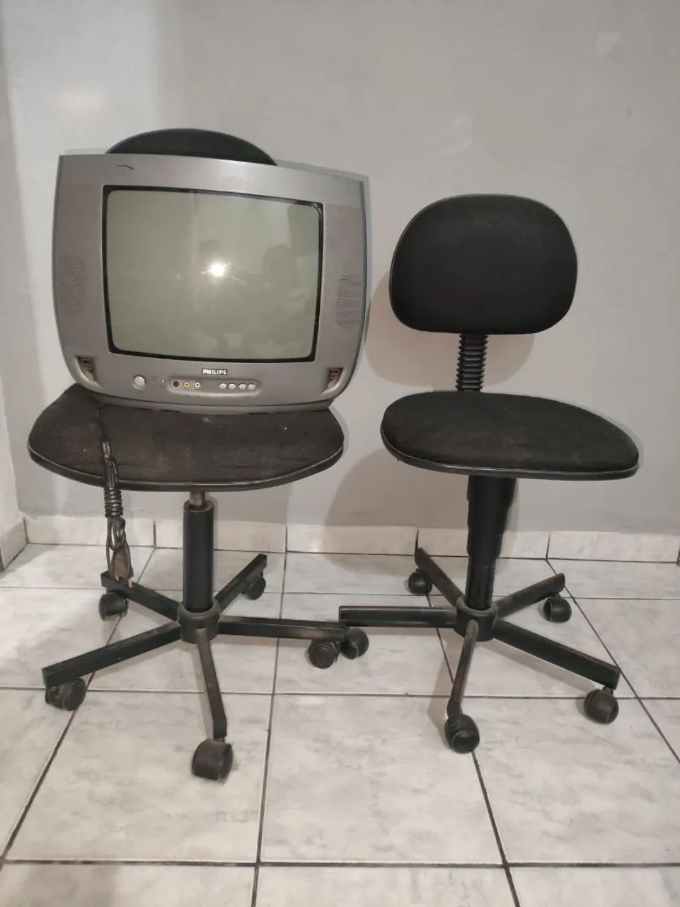 2 Cadeiras de Escritório + TV 14" - Foto 3