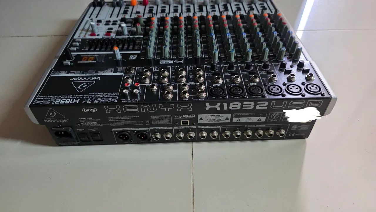 Mesa de som Behringer X1832USB  - Foto 3