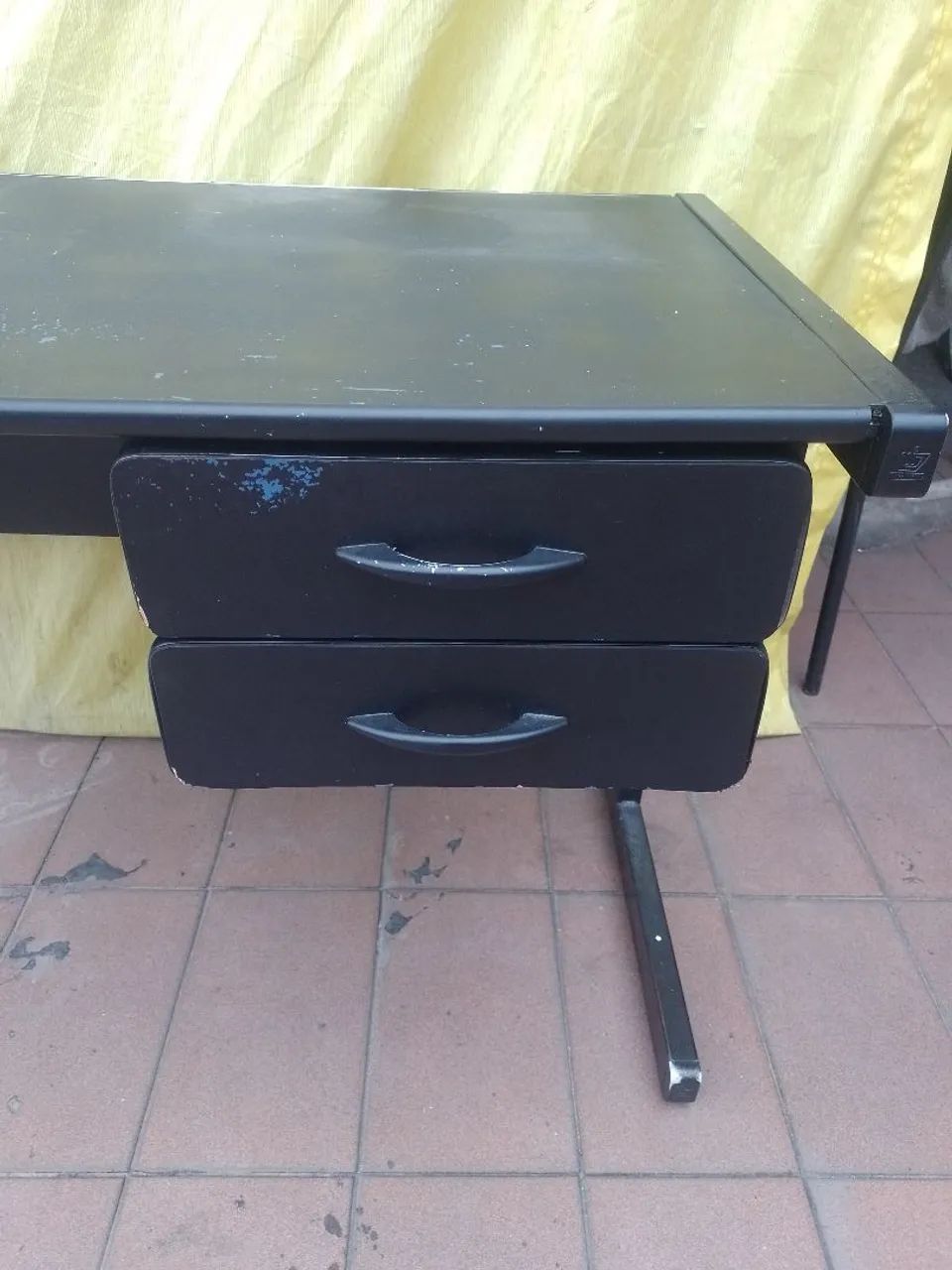 Mesa de escritório com gavetas  - Foto 2
