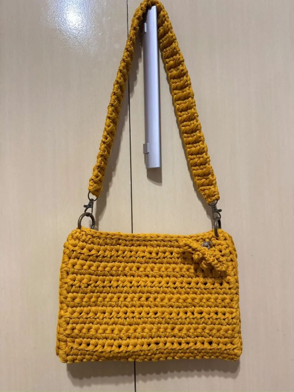 Bolsa de crochê em fio de malha