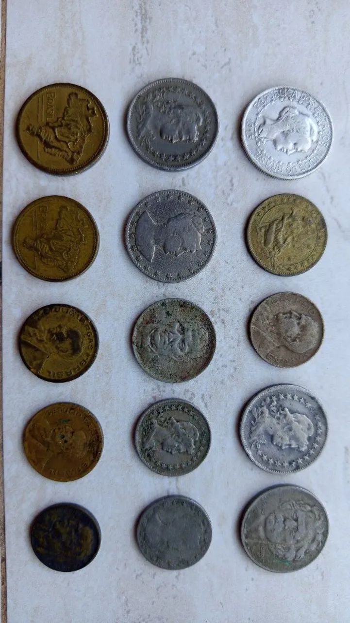 Lote  de Moedas Antigas do Brasil - Reis, Cruzeiro e moedas internacional.