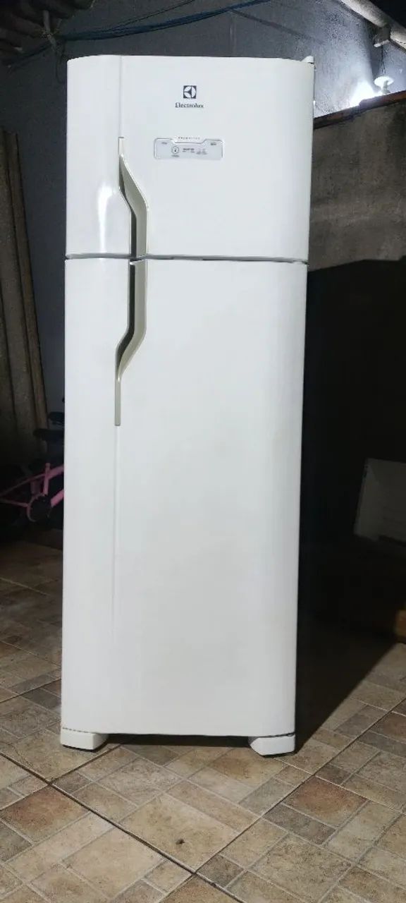 Geladeira funcionando perfeitamente bem conservada 