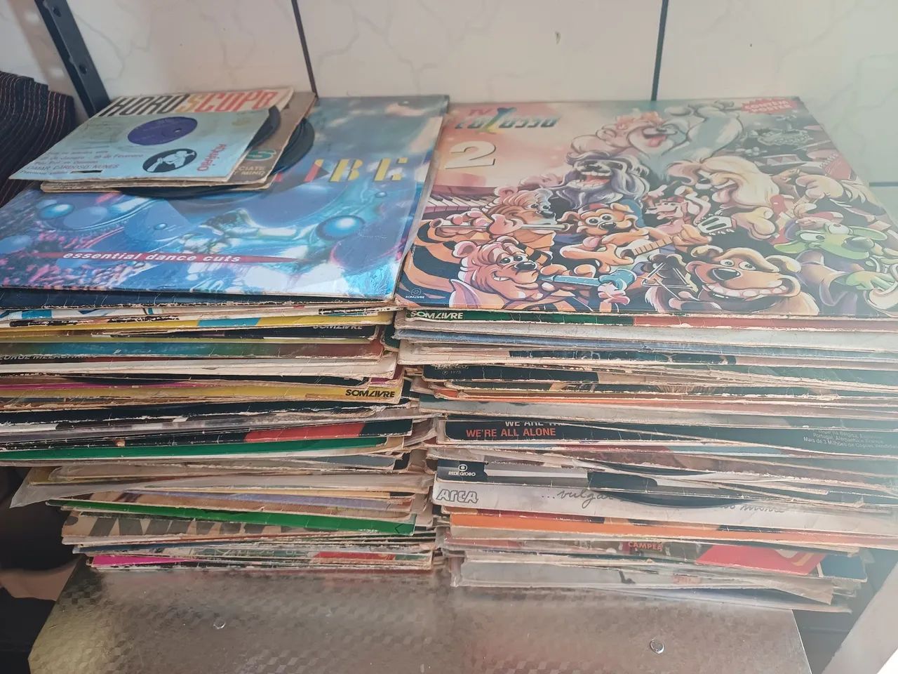 LOTE COM  MAIS DE 150<br> DISCOS DE VINIL